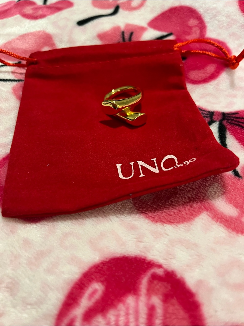 UNO de 50 Gold Tone Ring